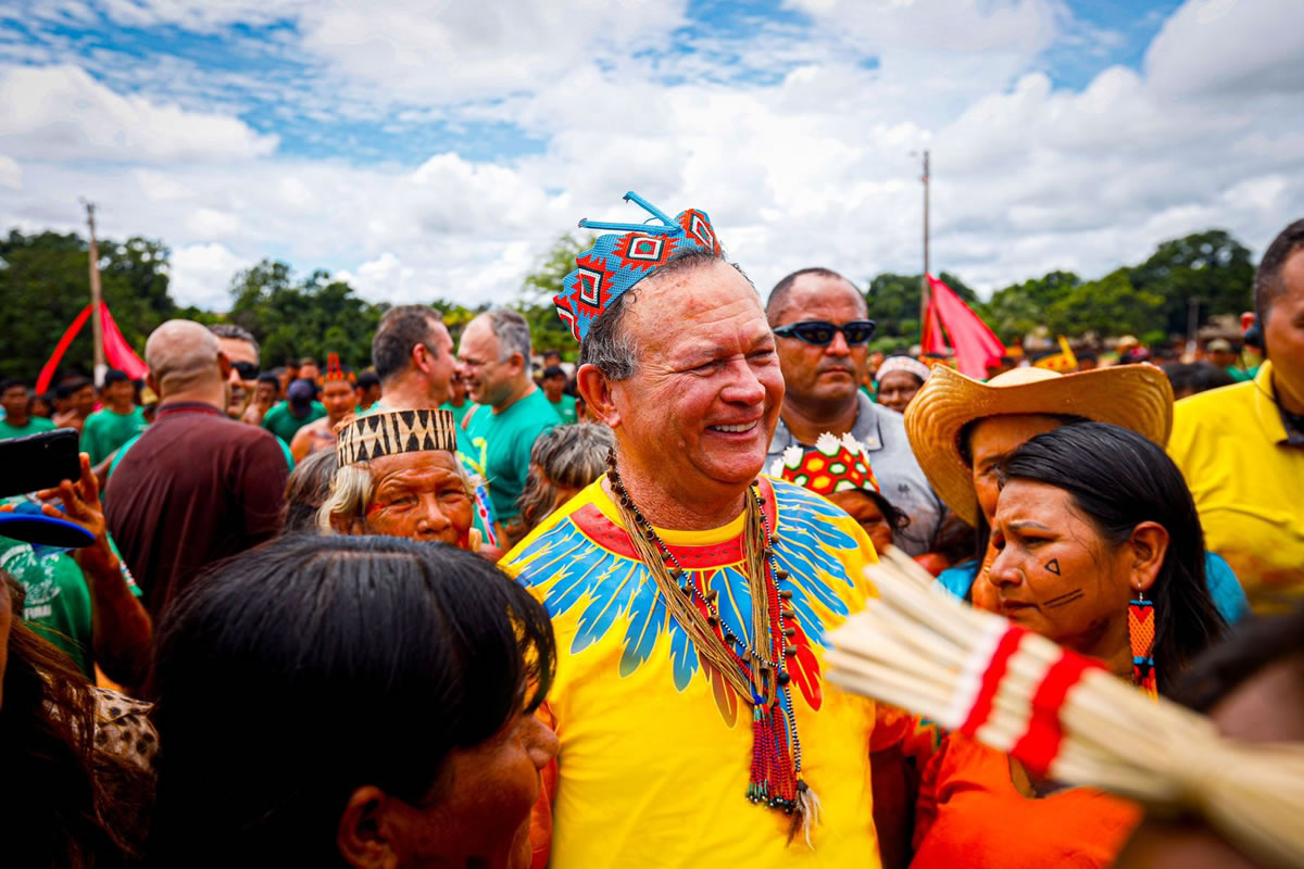 Brandão é batizado em aldeia indígena e reafirma compromisso com os povos tradicionais